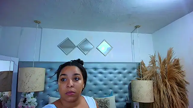 Snapshot of EileenBenzon chatting on February 9, 1:37 pm EileenBenzon online show from February 9, 1:37 pm