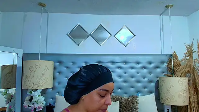 Snapshot of EileenBenzon chatting on February 11, 3:39 pm EileenBenzon online show from February 11, 3:39 pm