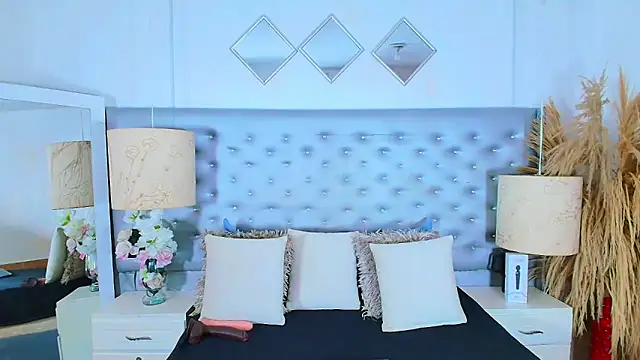 Snapshot of EileenBenzon chatting on February 17, 4:20 am EileenBenzon online show from February 17, 4:20 am