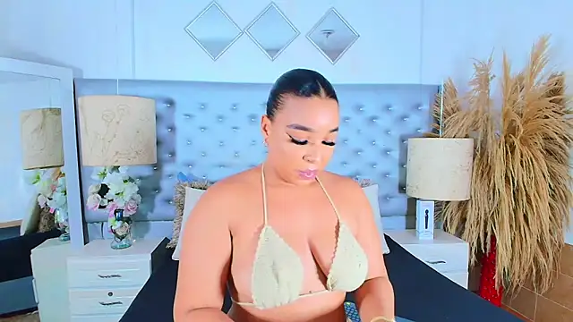 Snapshot of EileenBenzon chatting on February 19, 4:03 pm EileenBenzon online show from February 19, 4:03 pm