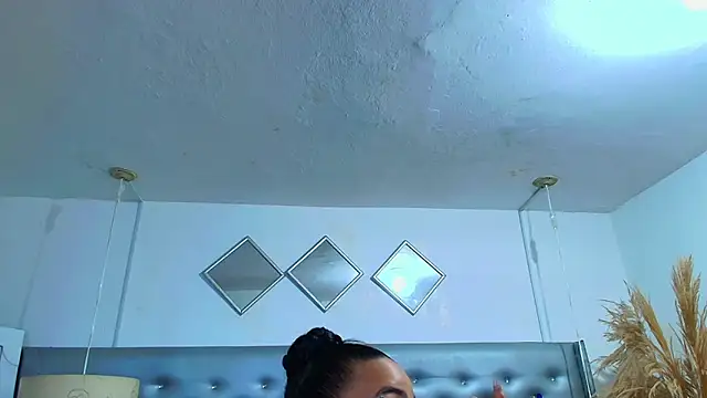 Snapshot of EileenBenzon chatting on February 20, 4:20 am EileenBenzon online show from February 20, 4:20 am