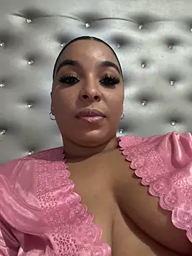 Snapshot of EileenBenzon chatting on February 26, 5:23 pm EileenBenzon online show from February 26, 5:23 pm