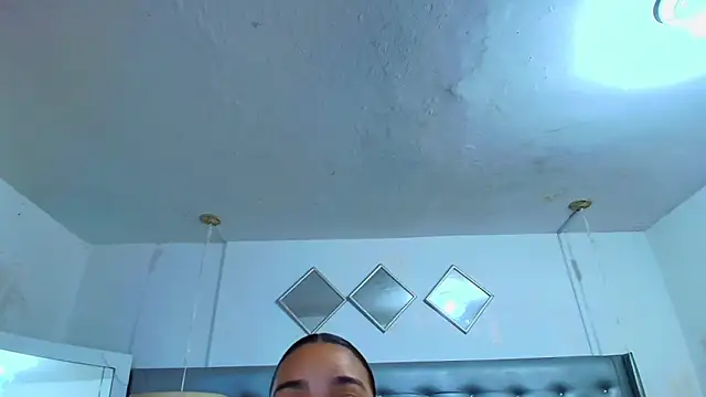 EileenBenzon online show from March 13, 1:51 pm