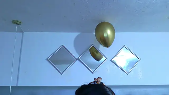 EileenBenzon online show from April 11, 5:01 am