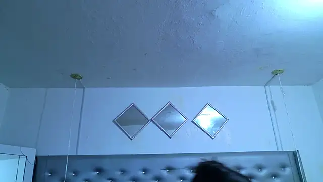 EileenBenzon online show from April 14, 4:40 am