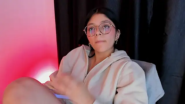Snapshot of lana_dol chatting on February 19, 6:32 pm lana dol online show from February 19, 6:32 pm