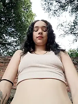 sweet outdoor charm online show from March 21, 8:01 pm