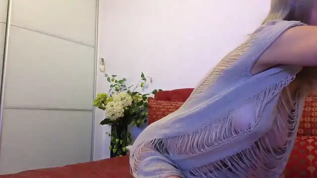 Snapshot of _Maddalena_ chatting on October 9, 8:40 pm Maddalena online show from October 9, 8:40 pm