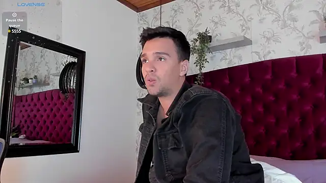 Snapshot of Edward_max chatting on January 10, 9:44 am Edward max online show from January 10, 9:44 am