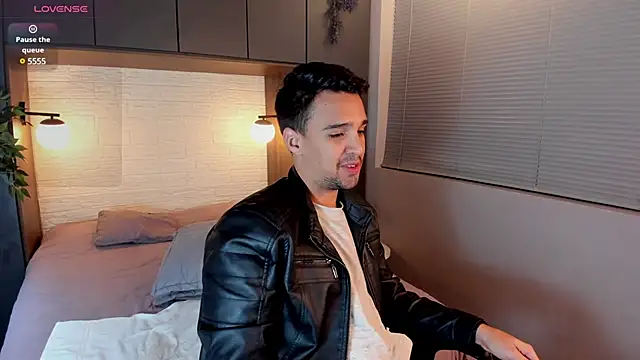 Snapshot of Edward_max chatting on January 13, 4:18 am Edward max online show from January 13, 4:18 am