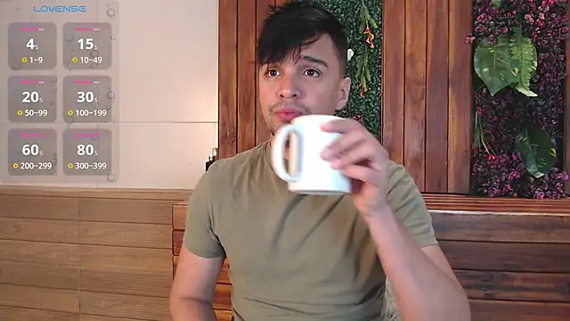 Snapshot of Edward_max chatting on October 18, 3:42 am Edward max online show from October 18, 3:42 am