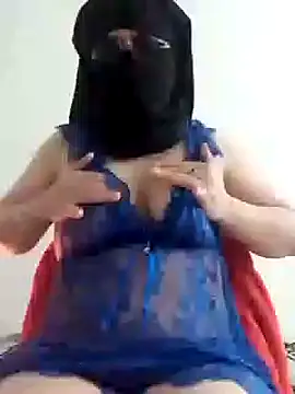 Snapshot of fleura-50 chatting on January 22, 12:06 am fleura-50 online show from January 22, 12:06 am