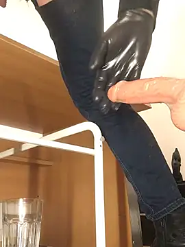 Snapshot of Inseminator69 chatting on February 3, 10:31 am Inseminator69 online show from February 3, 10:31 am