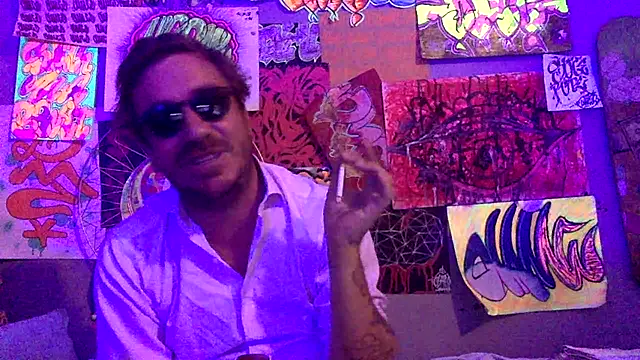 Snapshot of 3615_ULLA chatting on May 10, 2:33 pm 3615 ULLA online show from May 10, 2:33 pm