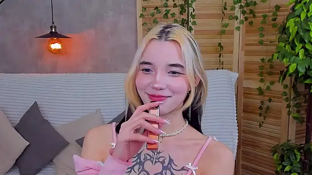 Snapshot of as1an_girlfriend chatting on January 22, 6:31 am as1an girlfriend online show from January 22, 6:31 am