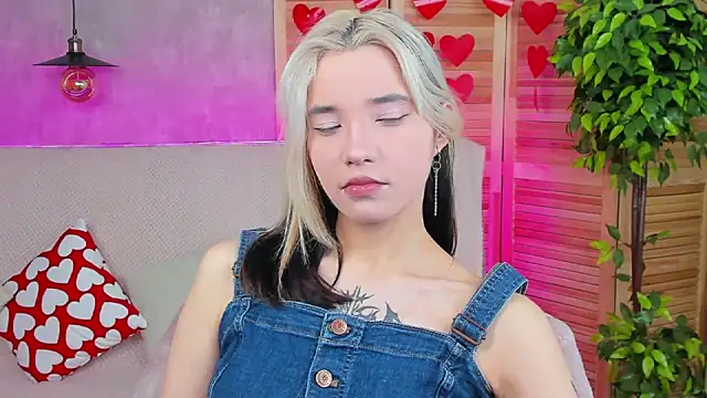 Snapshot of as1an_girlfriend chatting on February 25, 3:52 am as1an girlfriend online show from February 25, 3:52 am