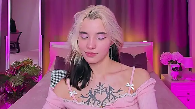 Snapshot of as1an_girlfriend chatting on March 13, 6:16 am as1an girlfriend online show from March 13, 6:16 am