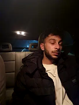 Snapshot of Iulianmarius12 chatting on February 21, 9:05 pm Iulianmarius12 online show from February 21, 9:05 pm