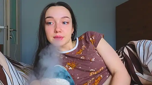 Wild Sophie  online show from January 3, 8:10 am