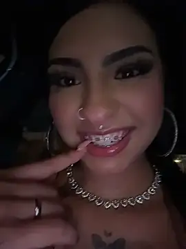 Hilary pinkk online show from April 11, 1:32 am