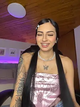 Snapshot of Hilary_pinkk chatting on June 21, 1:30 am Hilary pinkk online show from June 21, 1:30 am