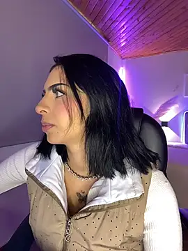 Snapshot of Hilary_pinkk chatting on July 20, 10:23 pm Hilary pinkk online show from July 20, 10:23 pm