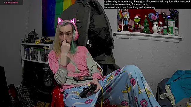 Snapshot of tallnerdyguy chatting on February 2, 1:02 am tallnerdyguy online show from February 2, 1:02 am