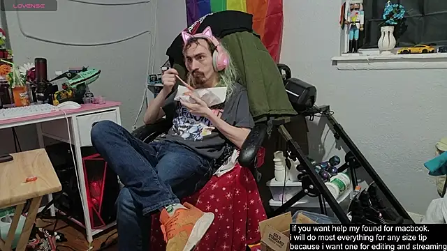 tallnerdyguy online show from November 18, 3:23 am