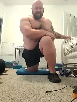 Snapshot of Strong_Bear89 chatting on January 1, 7:21 pm Strong Bear89 online show from January 1, 7:21 pm