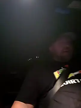 Snapshot of Strong_Bear89 chatting on January 7, 7:10 am Strong Bear89 online show from January 7, 7:10 am