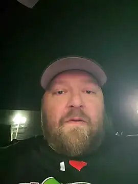 Snapshot of Strong_Bear89 chatting on January 22, 9:02 am Strong Bear89 online show from January 22, 9:02 am