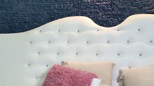 LaurynCopper online show from January 17, 3:53 pm