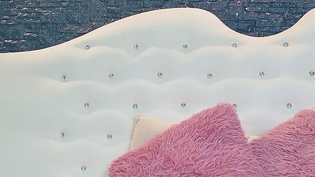 LaurynCopper online show from January 31, 9:48 am