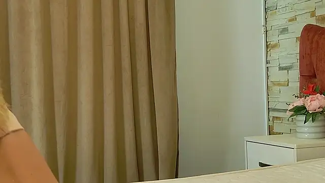 LaurynCopper online show from September 22, 7:32 am