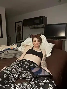 Snapshot of ivylee31 chatting on January 16, 6:56 am ivylee31 online show from January 16, 6:56 am