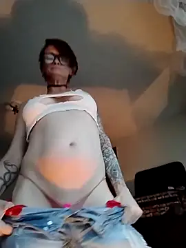 Snapshot of ivylee31 chatting on March 18, 12:05 am ivylee31 online show from March 18, 12:05 am