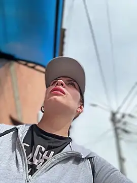 Alysson-- online show from April 8, 1:55 pm