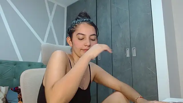 Snapshot of camil_blue chatting on January 16, 6:48 pm camil blue online show from January 16, 6:48 pm