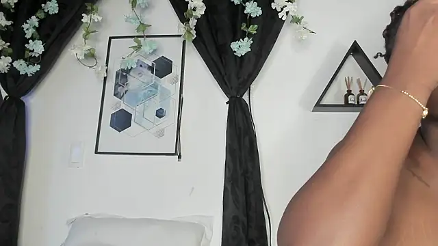 Khenta Michells online show from March 25, 10:32 am