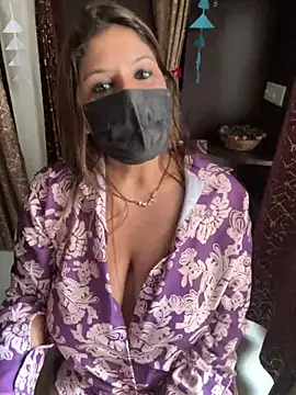 Snapshot of Reena_Darlinggg chatting on January 3, 6:55 am Reena Darlinggg online show from January 3, 6:55 am