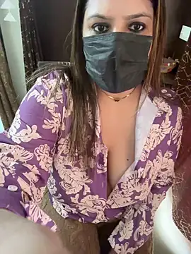 Snapshot of Reena_Darlinggg chatting on January 7, 6:16 am Reena Darlinggg online show from January 7, 6:16 am