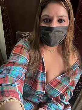 Snapshot of Reena_Darlinggg chatting on January 9, 6:27 am Reena Darlinggg online show from January 9, 6:27 am