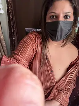 Snapshot of Reena_Darlinggg chatting on January 13, 10:03 am Reena Darlinggg online show from January 13, 10:03 am