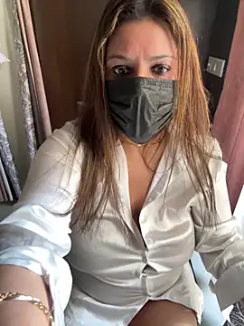 Snapshot of Reena_Darlinggg chatting on January 24, 6:24 am Reena Darlinggg online show from January 24, 6:24 am