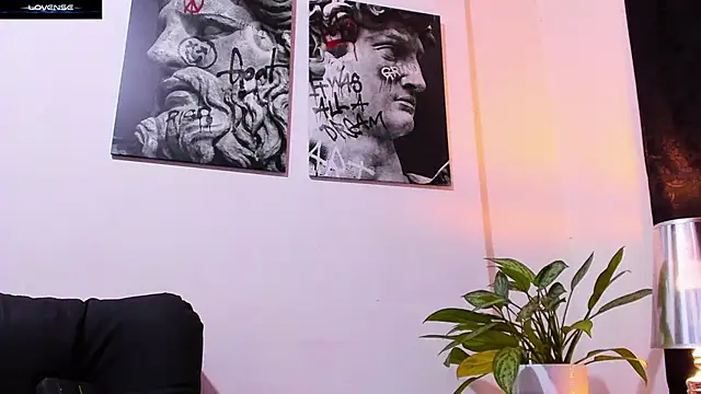 CruzVega online show from November 29, 11:08 pm