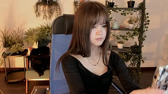 Elainebeness online show from February 4, 7:20 pm