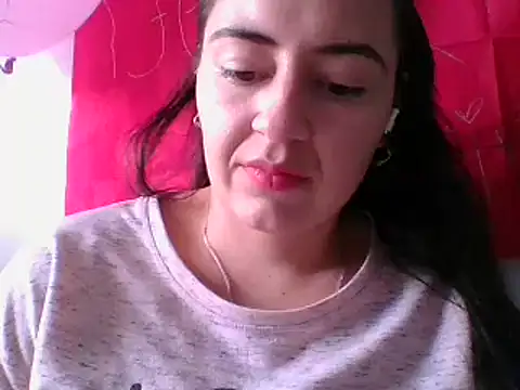  karlie kloss  online show from February 19, 8:10 pm