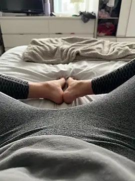 Snapshot of persiannqueen chatting on February 19, 9:39 am persiannqueen online show from February 19, 9:39 am