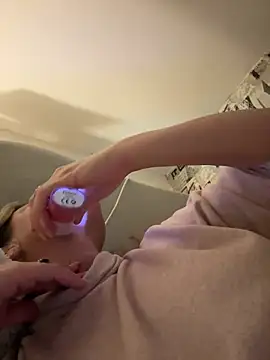 Snapshot of persiannqueen chatting on February 19, 10:42 pm persiannqueen online show from February 19, 10:42 pm