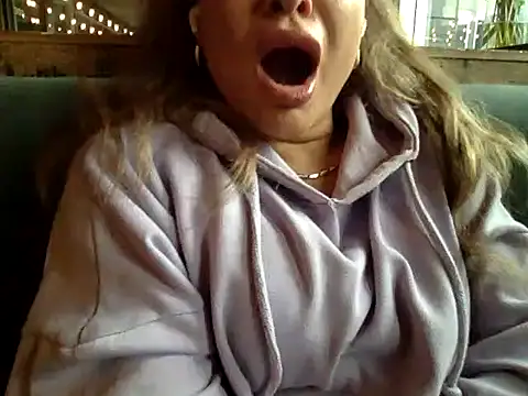 Snapshot of persiannqueen chatting on March 10, 10:59 am persiannqueen online show from March 10, 10:59 am